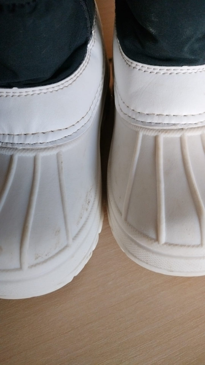 Pre Loved Roarsome Kids Snow Boots Grade B