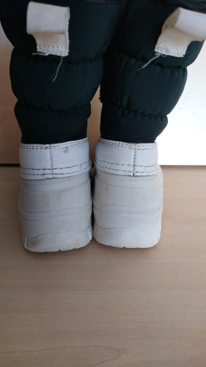 Pre Loved Roarsome Kids Snow Boots Grade B