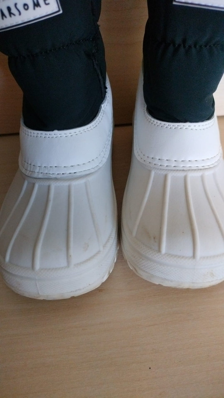 Pre Loved Roarsome Kids Snow Boots Size Grade A