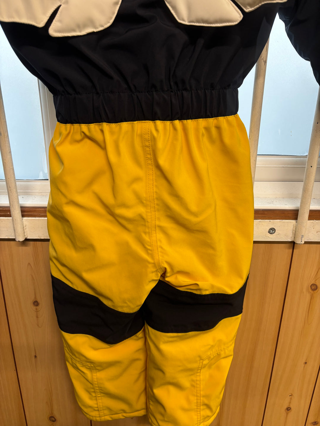 Pre Loved Roarsome BUZZ the Bee Snowsuit - Age 4-5 (172)
