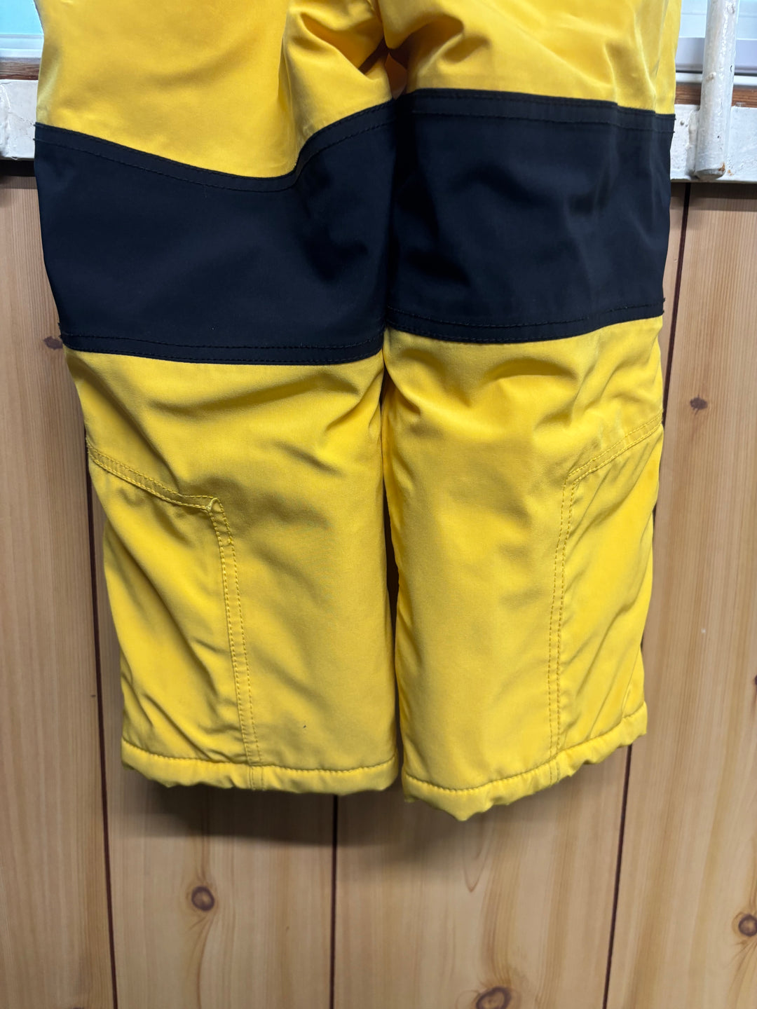 Pre Loved Roarsome BUZZ the Bee Snowsuit - Age 3-4 (171)