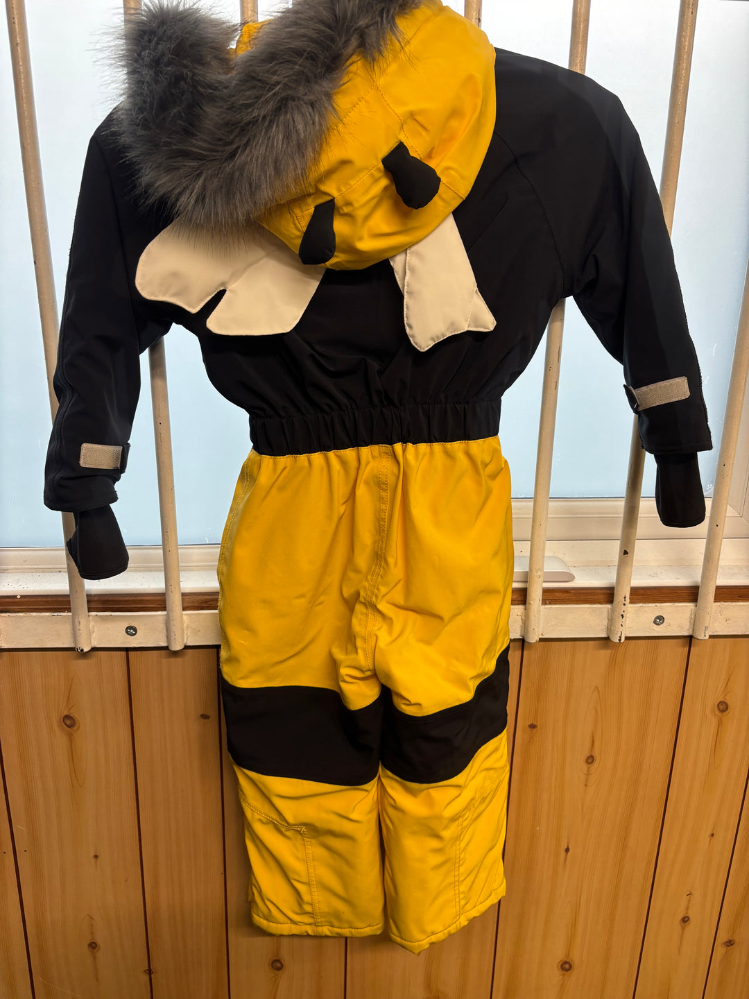 Pre Loved Roarsome BUZZ the Bee Snowsuit - Age 3-4 (171)