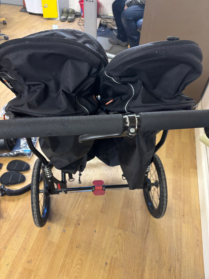Pre Loved Out 'n' About Nipper Sport v5 - Double (ID 3514)