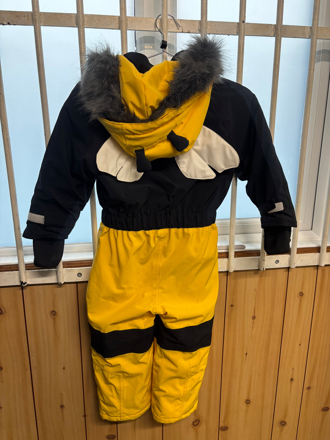 Pre Loved Roarsome BUZZ the Bee Snowsuit - Age 5-6 (173)