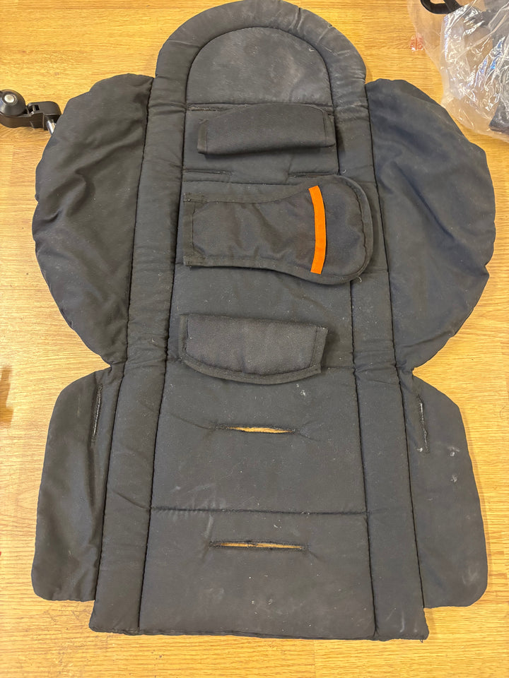 Pre Loved Out 'n' About Nipper v5 (ID 9009).