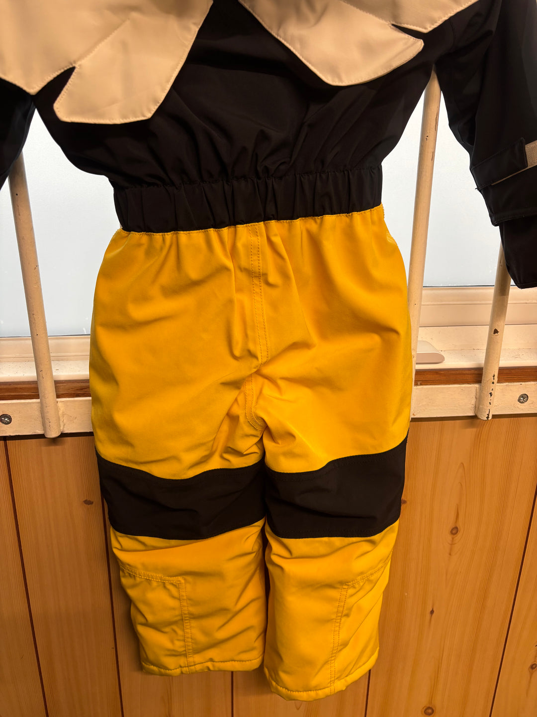 Pre Loved Roarsome BUZZ the Bee Snowsuit - Age 3-4 (170)