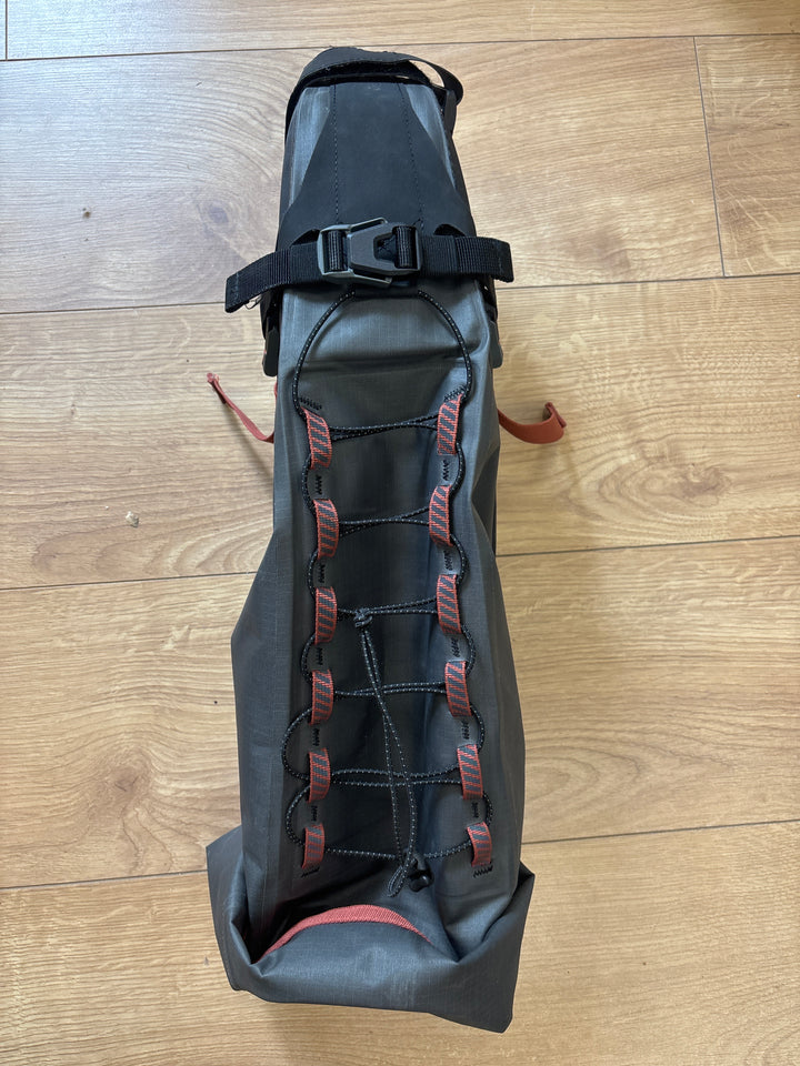Pre Loved Altura Vortex Waterproof Large 17L Cycling Seat Pack (ID 6010)