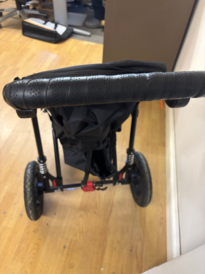 Pre Loved Out 'n' About Nipper v5 (ID 9008)