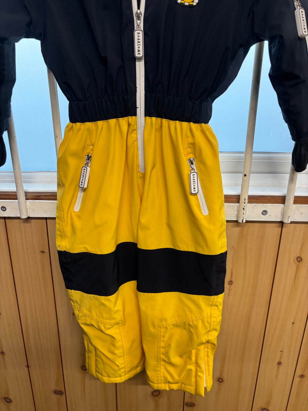 Pre Loved Roarsome BUZZ the Bee Snowsuit - Age 4-5 (172)