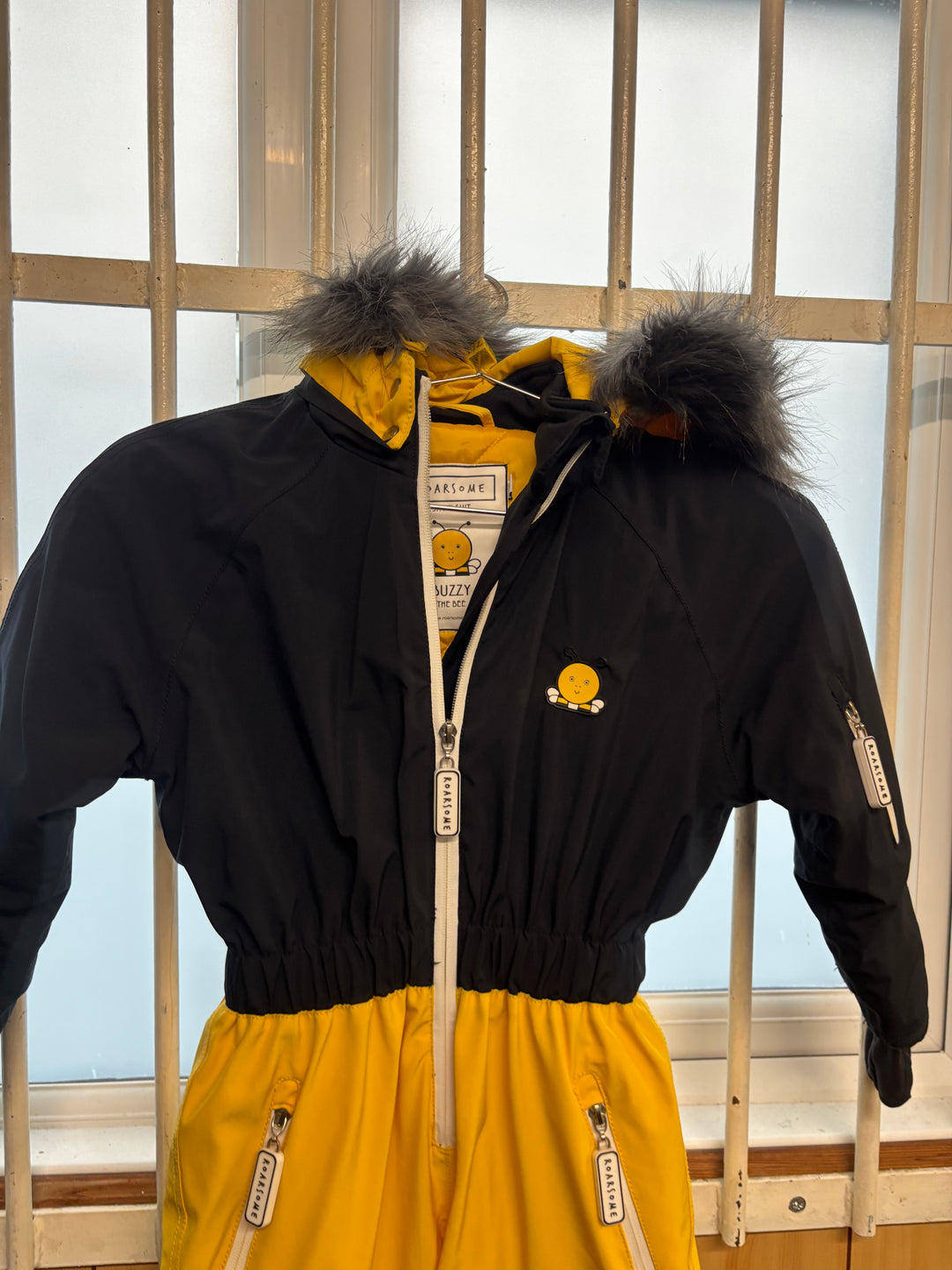 Pre Loved Roarsome BUZZ the Bee Snowsuit - Age 4-5 (172)