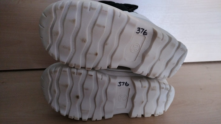 Pre Loved Roarsome (Dinoski) Kids Snow Boots Size EU30 (376)