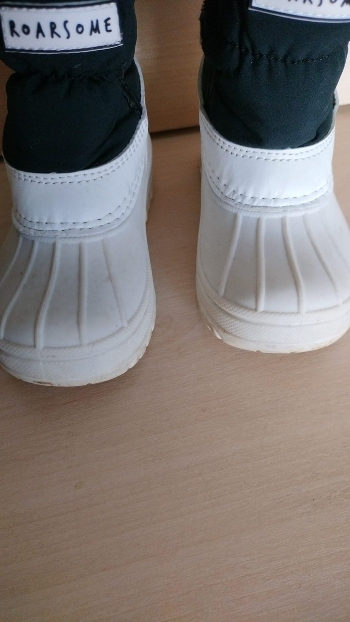 Pre Loved Roarsome (Dinoski) Kids Snow Boots Size EU27 (367)