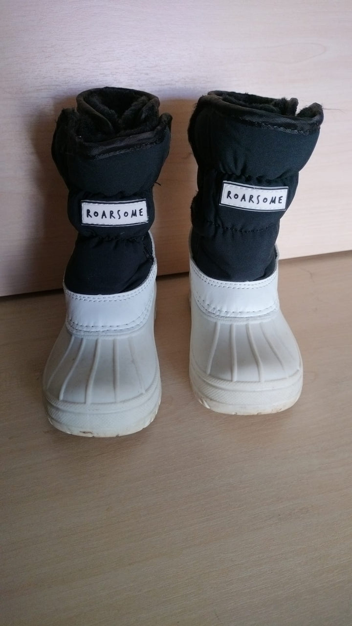 Pre Loved Roarsome (Dinoski) Kids Snow Boots Size EU27 (367)