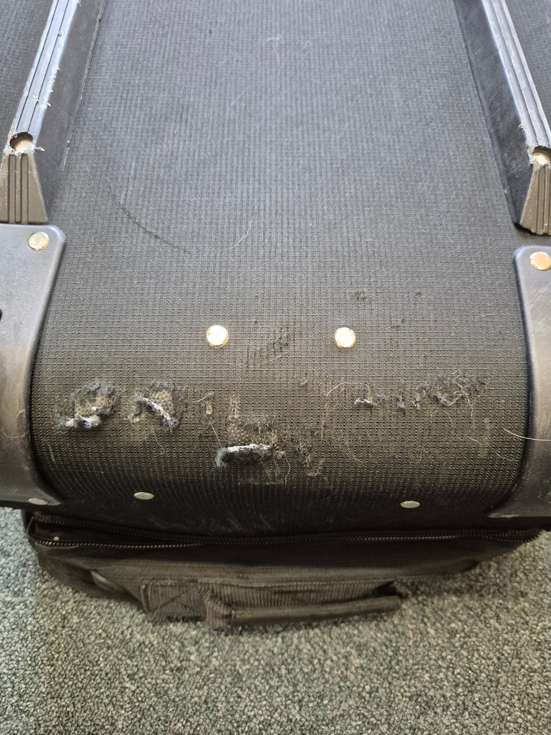 Pre-loved Mountain Pac Wheely Luggage Bag Black (1681)