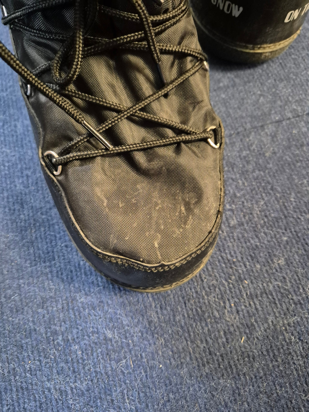 Pre-Loved Manbi Adult Retro Snow Boot Black (1928) 7.5-9