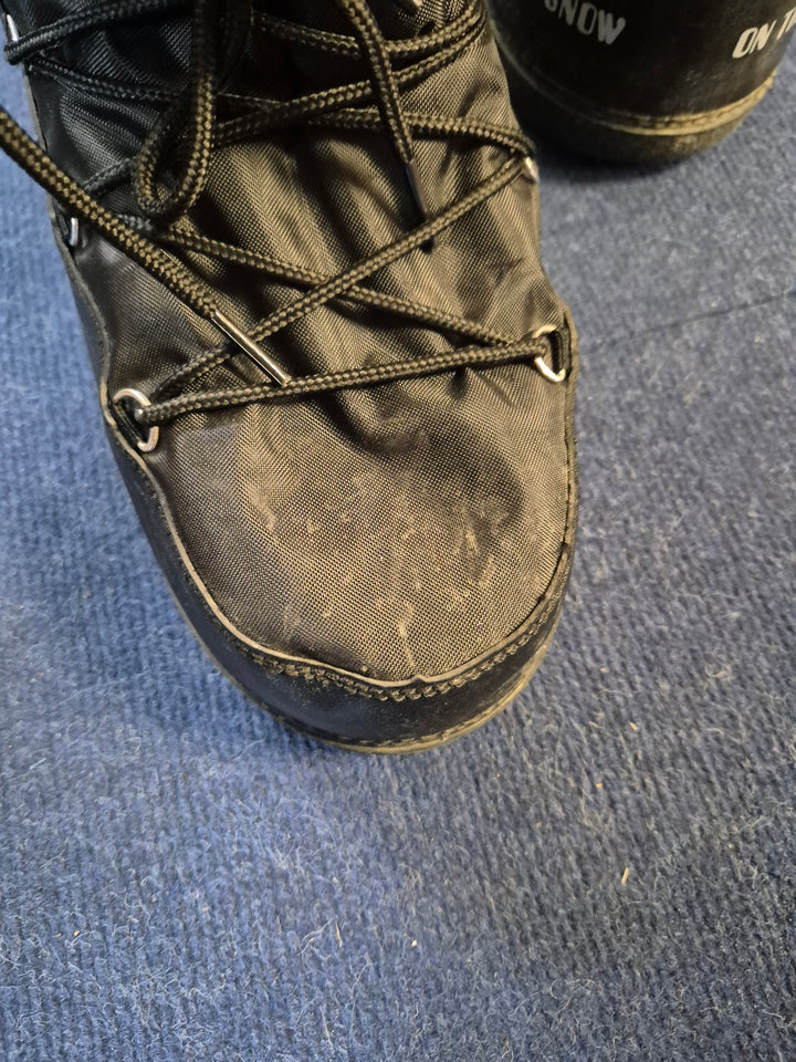 Pre-Loved Manbi Adult Retro Snow Boot Black (1928) 7.5-9