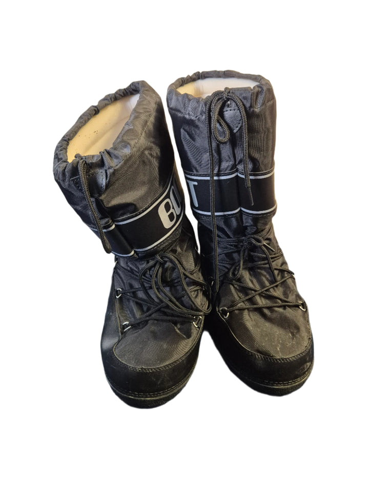 Pre-Loved Manbi Adult Retro Snow Boot Black (1928) 7.5-9
